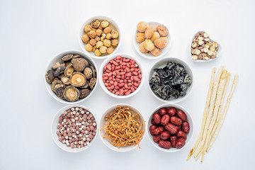 Preparation of soup ingredients / Guangdong soup soup