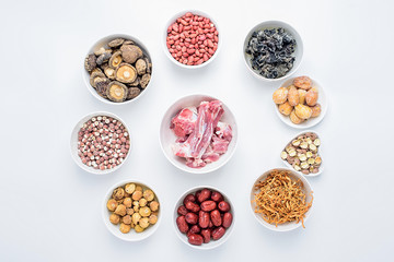 Preparation of soup ingredients / Guangdong soup soup