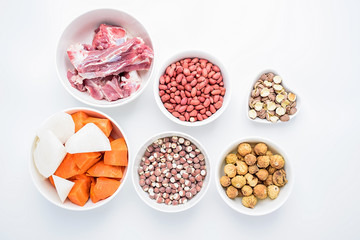 Preparation of soup ingredients / Guangdong soup soup