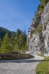 Fototapeta na wymiar Alte Gaichtpassstrasse in Tirol