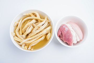Soaked radish and pork