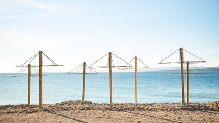 menschenleerer Strand in Kroatien