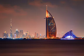 Rolgordijnen Prachtige skyline van de stad Dubai & 39 s nachts in de Verenigde Arabische Emiraten © Evgeni