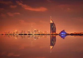 Foto op Plexiglas Prachtige skyline van de stad Dubai & 39 s nachts in de Verenigde Arabische Emiraten © Evgeni