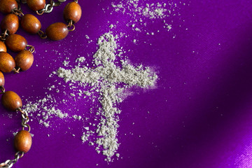 Naklejka premium Ash Wednesday religion concept on violet fabric background with rosary 
