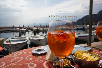 Aperol Spritz genießen am Gardasee in Italien