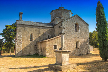 Fototapeta na wymiar ancienne église en Ardèche 
