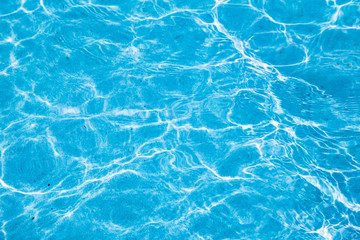 Obraz premium Blue ripped water in swimming pool with sunny reflections.