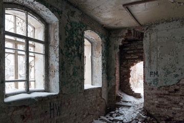 Fototapeta na wymiar Inside a abandoned church in winter