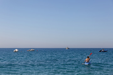 Fototapeta na wymiar A man trains in the sea in his kayak
