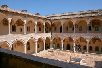 Fototapeta na wymiar Inner courtyard of the Franciscan monastery in Assisi, Italy