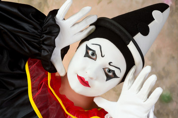 Pierrot doing mime