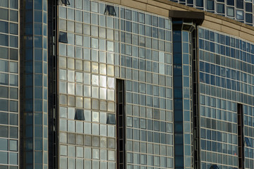 Fototapeta na wymiar windows of a multistory building in the light of the setting sun