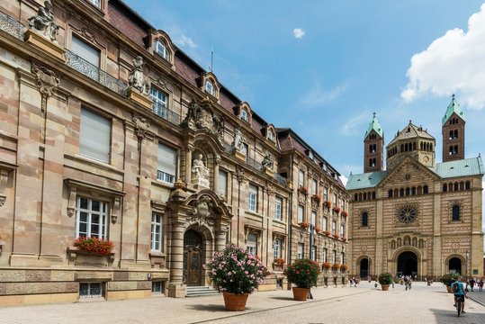 Maximilianstrasse with Kaiserdom, Speyer Cathedral, Speyer, Rhineland-Palatinate, Germany, Europe