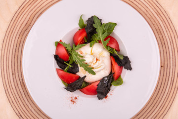 Tomatoes with buratty and arugula 
