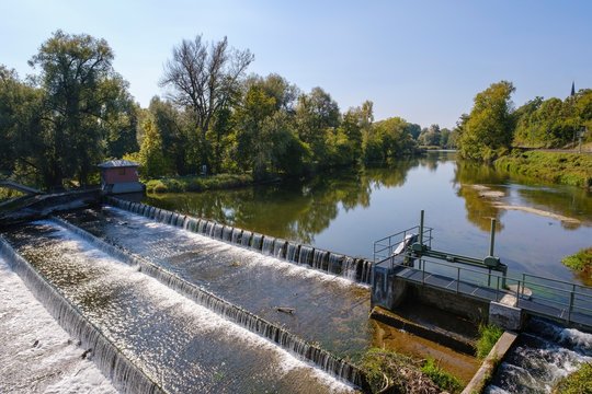 Barrage in the Amper in front of it flows into the Isar, Volkmannsdorf near Wang, district of Freising, Upper Bavaria, Bavaria, Germany, Europe