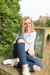 Obraz premium Porträt einer jungen blonden Frau