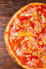 Mushrooms, salami, pepper, tomatoes, cheese, dough, seasoning and tomato sauce