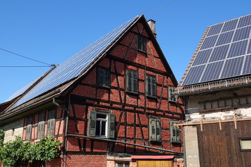 Häuser mit Solarzellen