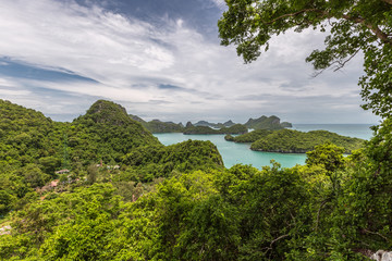 Obraz premium Natural Sea Lagoon and Paradise beach and Islands of Angthong National Marine Park in Thailand, aerial drone view tropical landscape