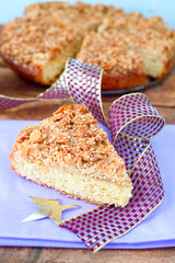 Kuchen mit Mandelkruste	