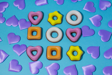 Naklejka premium International women day. A gift of candy on Valentine's day. Gift for girls. Holiday and gifts. Sweet and delicious candy.