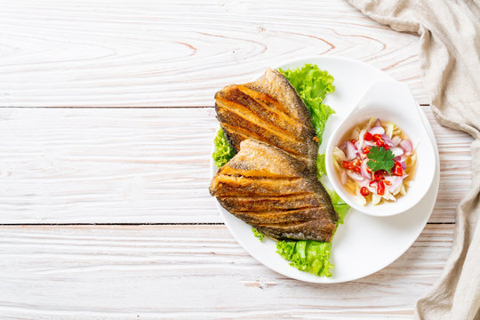 crispy gourami fish with spicy salad