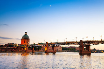 Pont Saint-Pierre over Garonne river, Toulouse