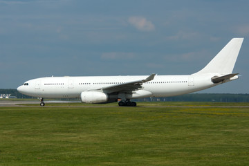 Fototapeta na wymiar Large modern white passenger jet plane on the runway in the airport
