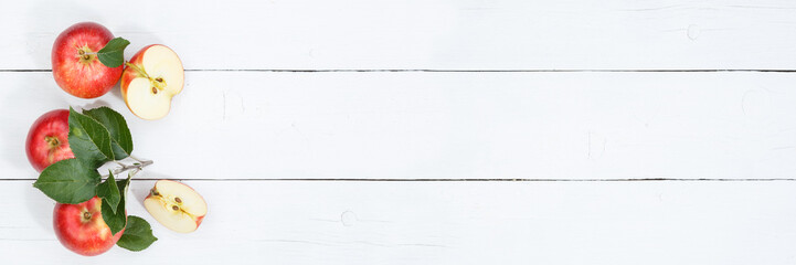 Äpfel Apfel Frucht Früchte Obst von oben Banner Textfreiraum Copyspace Herbst Blätter