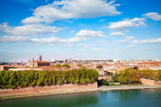 Embankment of Garonne river and Toulouse cityscape