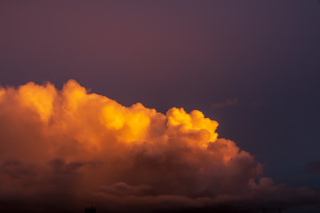 coucher de soleil dans les nuages 