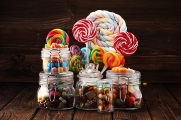 Crédence de cuisine en verre imprimé Bonbons bonbons avec de la gelée et du sucre. gamme colorée de bonbons et de friandises pour enfants.