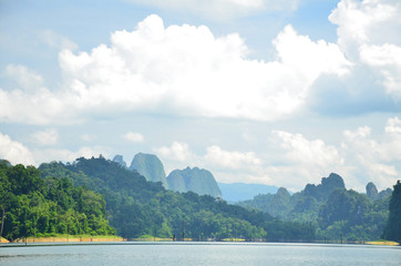 Fototapeta na wymiar Cheow Lan Dam (Ratchaprapa Dam), SURAT THANI, THAILAND