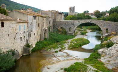 Obraz premium Medieval bridge in Lagrasse, France