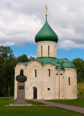 Fototapeta na wymiar Transfiguration Cathedral and monument to Alexander Nevsky, Pereslavl-Zalessky