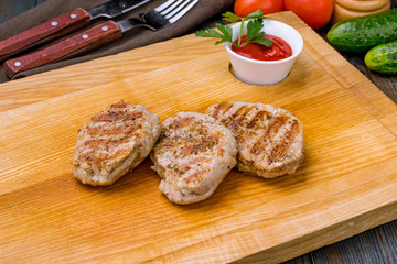 Pork medallions with bacon