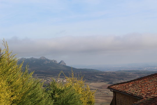 cellorigo,la rioja,comarca de haro,espa&ntilde;a,vista pe&ntilde;a luenga,montes obarenes