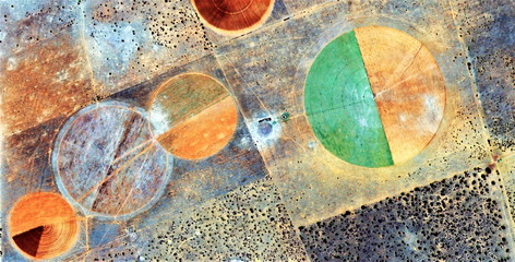 Fototapety  przedszkole, siła wiatru, hołd dla Miró, abstrakcyjna fotografia, pustynie Afryki z lotu ptaka, abstrakcyjny ekspresjonizm, współczesna sztuka fotograficzna, abstrakcyjny naturalizm,