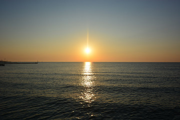 Fototapeta premium the sun sets over the southern sea