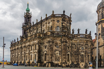 Fototapeta na wymiar Dresden Hofkirche Seitenansicht
