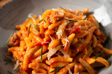 Malloreddus alla campidanese, piatto tipico della cucina sarda