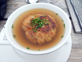 Kaspressknödelsuppe