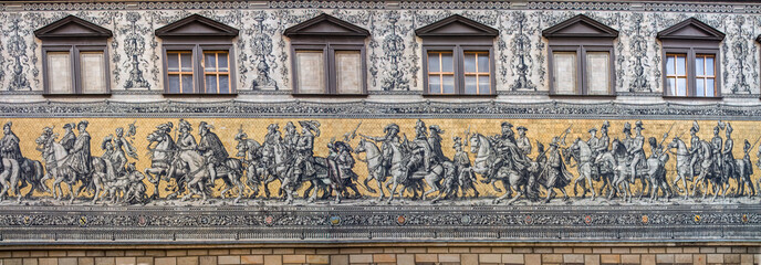 Dresden Panorama vom aus Meisner Prozellan bestehendem Fürstenzug