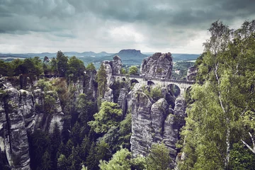 Foto op Plexiglas De Bastei Brug Vintage getinte foto van de Bastei-brug in het Nationaal Park Saksisch Zwitserland, Duitsland.