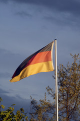 Deutsche Nationalfahne im Wind