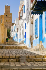 Naklejka premium Altstadtgasse und Festung Sousse