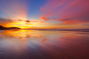 Fototapeta na wymiar Beautiful and colorful sunset at beach