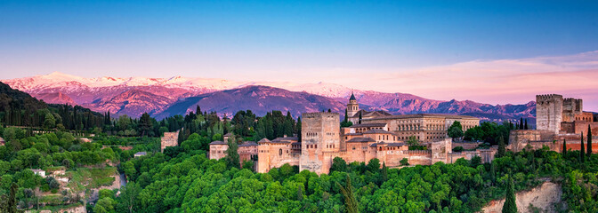 Night view on Alhambra, Granada - obrazy, fototapety, plakaty