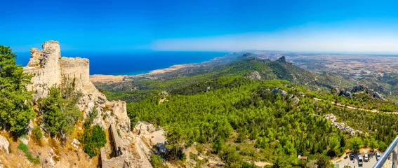 Gordijnen Ruïnes van het Kantara-kasteel in het noorden van Cyprus © dudlajzov